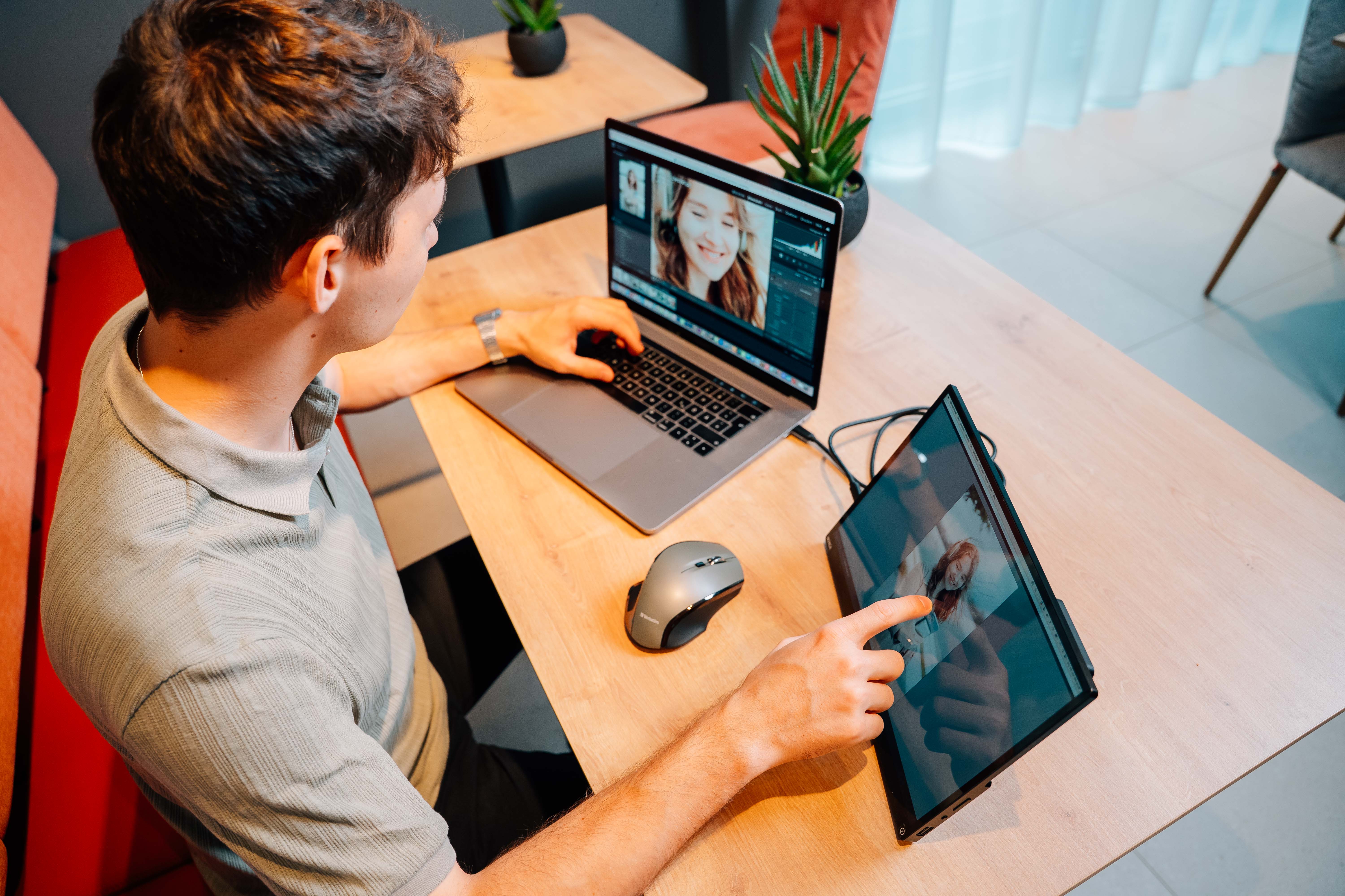 Portable Touchscreen Monitor 13.3_ 1.jpg